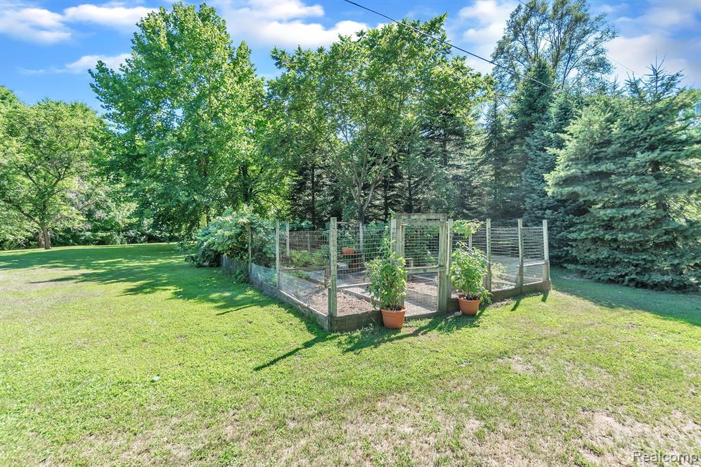 1555 Sexton Road Howell, MI 48843 - Photo 40 of 45