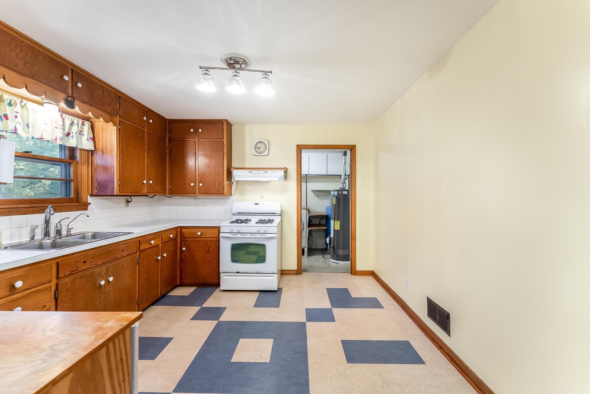 4841 North Sullivan Street Wichita, KS 67204 - Photo 13 of 34