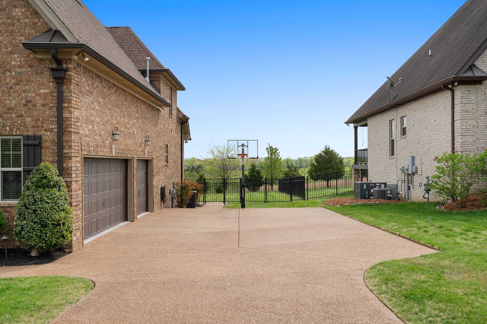 1013 Mires Road Mount Juliet, TN 37122 - Photo 49 of 50 a view of a backyard of the house