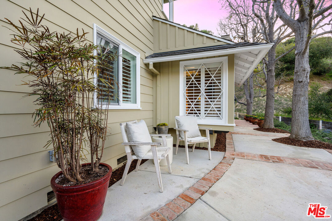 3734 Loadstone Drive Sherman Oaks, CA 91403 - Photo 5 of 53