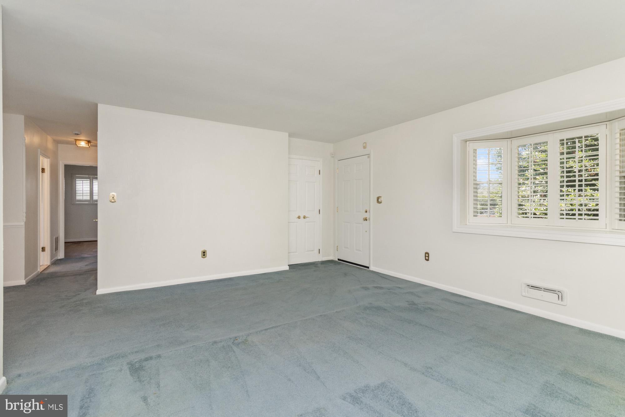 1429 Adamsview Road Baltimore, MD 21228 - Photo 6 of 44