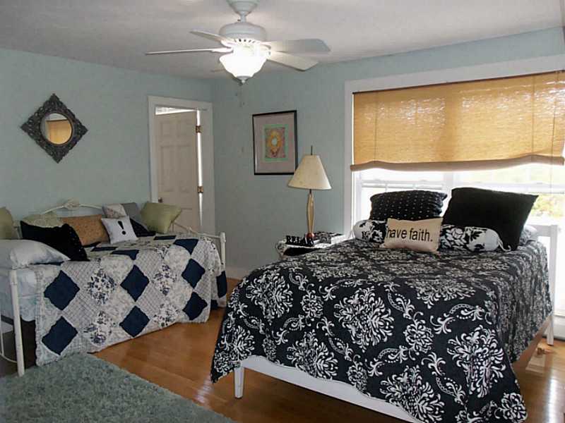 272 Mitchell's Lane Middletown, RI 02842 - Photo 13 of 25 Bedroom.