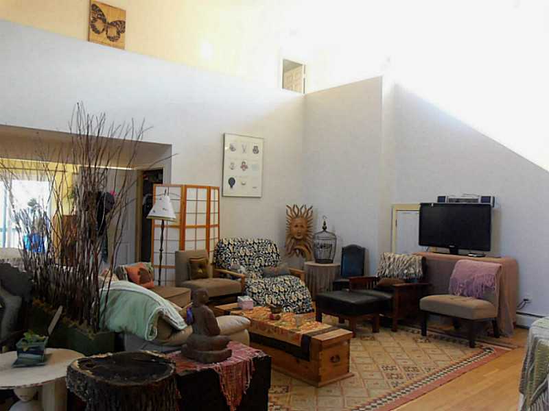 272 Mitchell's Lane Middletown, RI 02842 - Photo 3 of 25 Living Room.