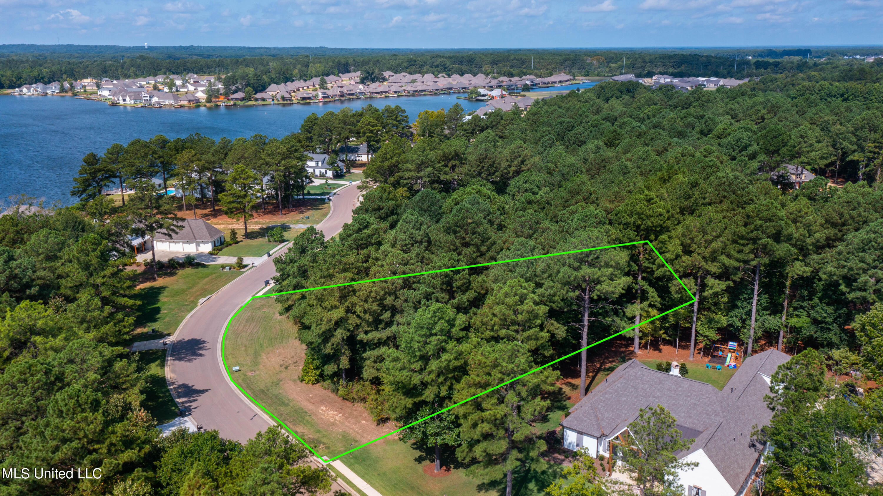 192 Harbor View Drive Madison, MS 39110 - Photo 2 of 13 14