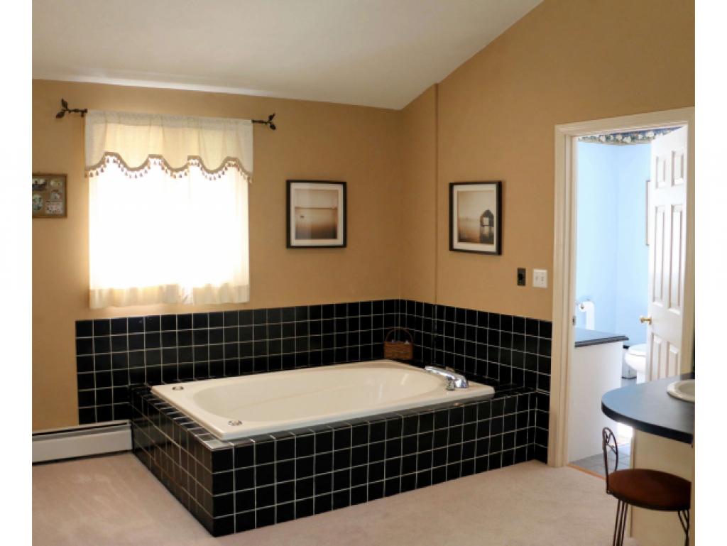 216 South Road Kensington, NH 03833 - Photo 22 of 36 Gallery Image 22
