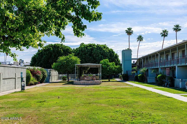 $179,900 | 1702 West Tuckey Lane, Unit 103, Phoenix, AZ 85015