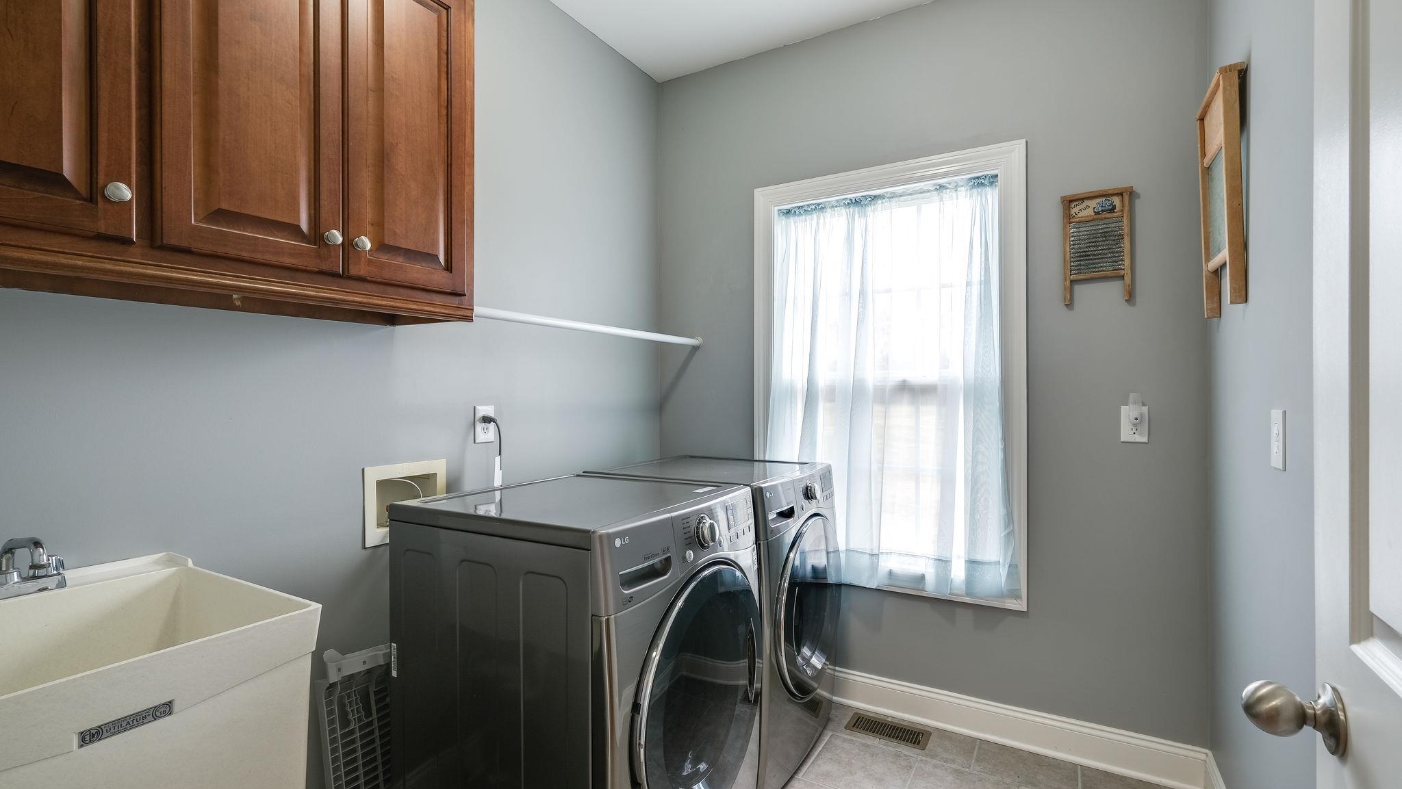7920 Powells Chapel Road Murfreesboro, TN 37129 - Photo 8 of 29 a utility room with dryer and washer