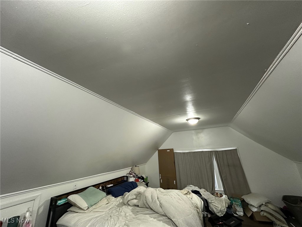 1574 South Taylor Road Cleveland, OH 44118 - Photo 16 of 20 Bedroom with lofted ceiling