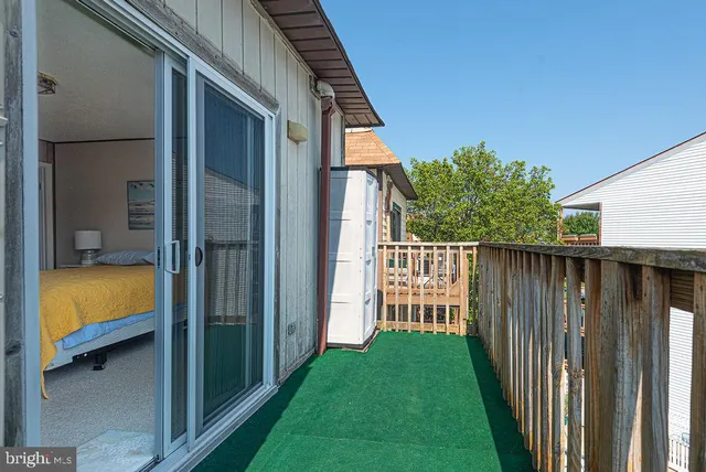 a view of a house with backyard and deck