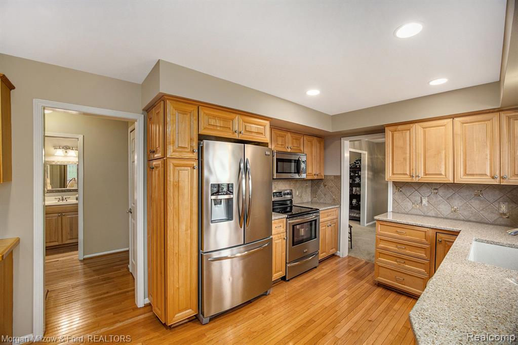 965 Dahlia Lane Rochester Hills, MI 48307 - Photo 10 of 30