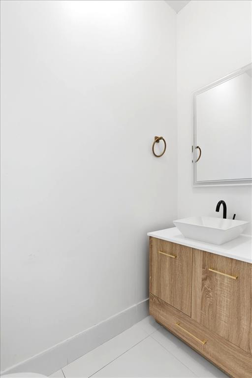 3802 Southwest 165th Terrace Miramar, FL 33027 - Photo 15 of 49 a bathroom with a bathtub