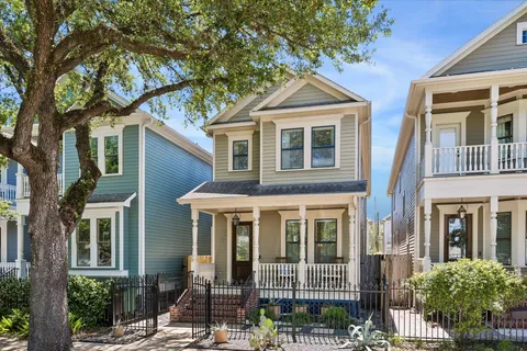 $825,000 | 638 West 17th Street, Houston, TX 77008