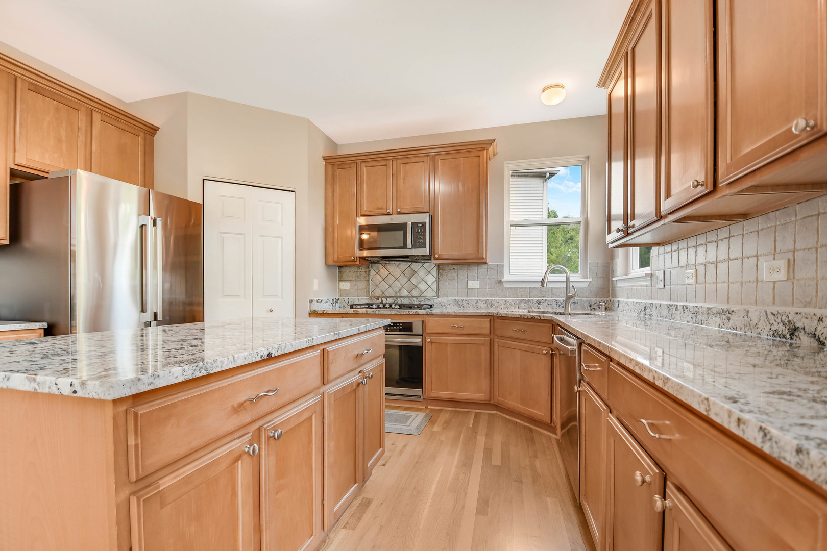 1640 Rose Lane Romeoville, IL 60446 - Photo 9 of 40