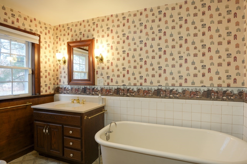 144 Seven Brg Road Lancaster, MA 01523 - Photo 20 of 42