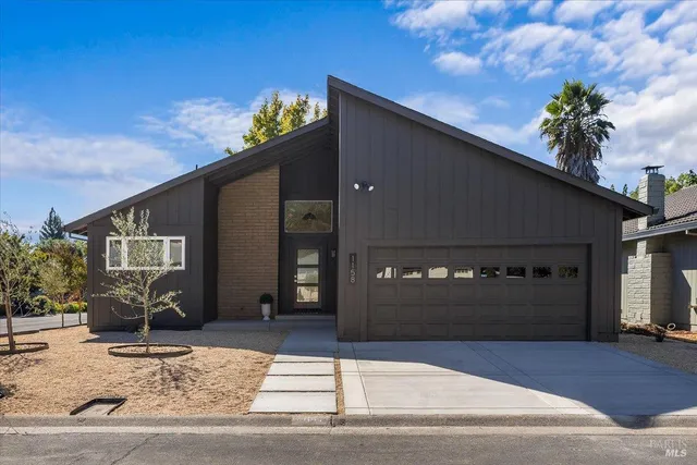 $945,000 | 1158 Hillside Drive, Healdsburg, CA 95448