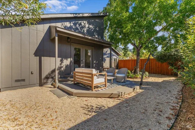 $945,000 | 1158 Hillside Drive, Healdsburg, CA 95448