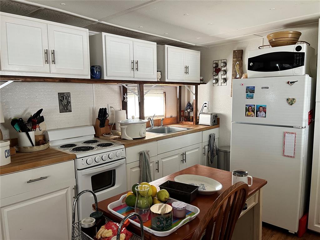 7254 Mt Fairfield Road Northeast, Unit 531 St. Petersburg, FL 33702 - Photo 6 of 19 a kitchen with a appliances and cabinets