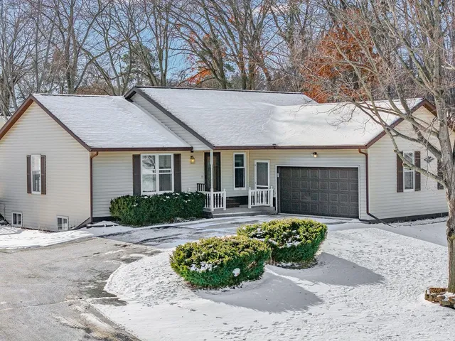 $379,900 | E7173 Eagle Ridge Court, Reedsburg, WI 53959