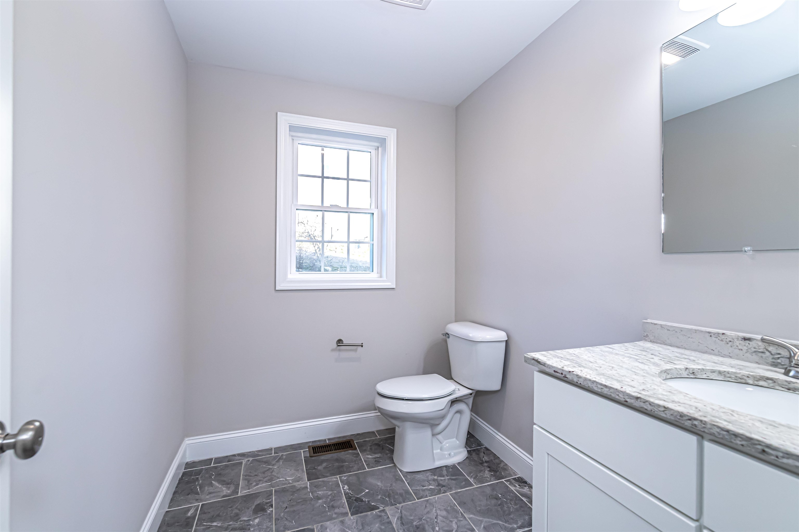 29 Derry Road Hudson, NH 03051 - Photo 12 of 26