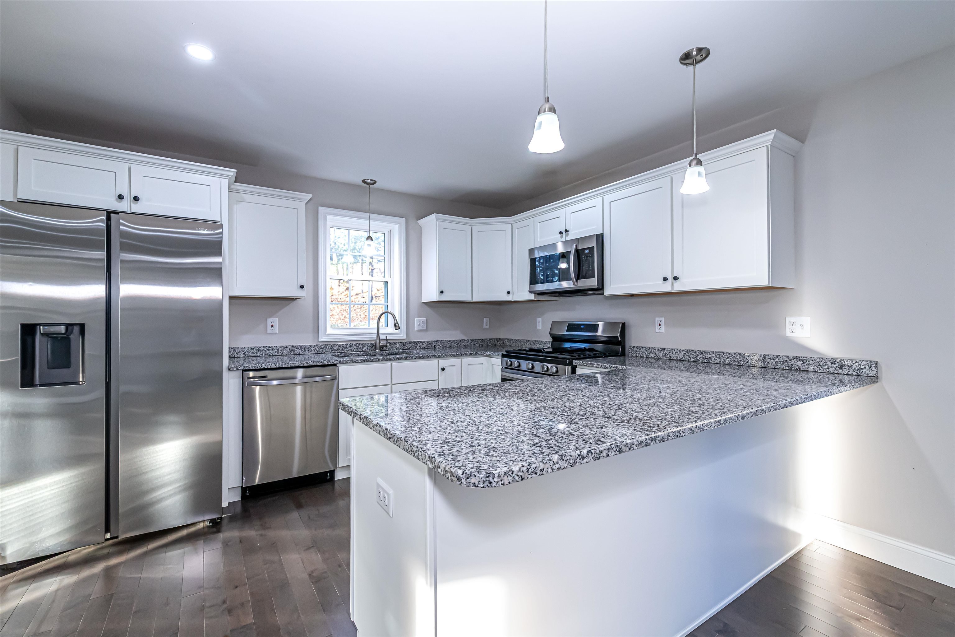 29 Derry Road Hudson, NH 03051 - Photo 4 of 26