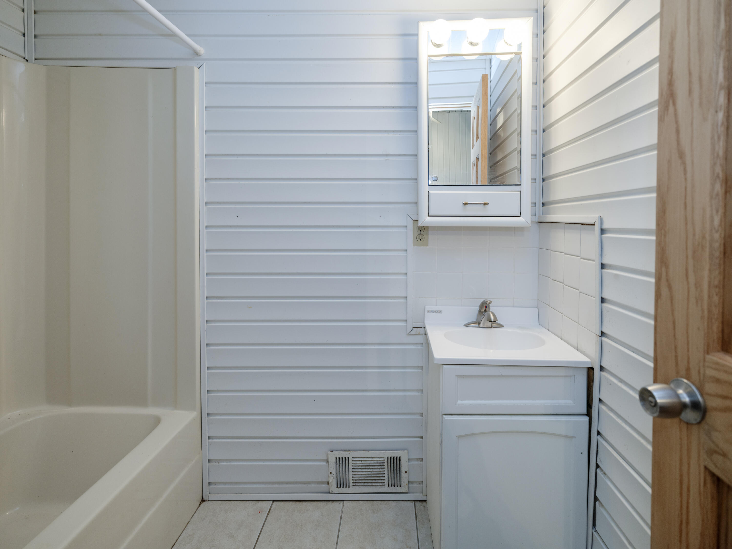 22431 Paulson Road Gobles, MI 49055 - Photo 21 of 32 22431 Paulson Rd-121