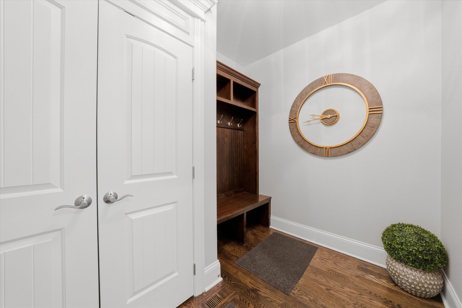 8613 High Stone Way Frankfort, IL 60423 - Photo 22 of 57 a view of a hallway with entryway