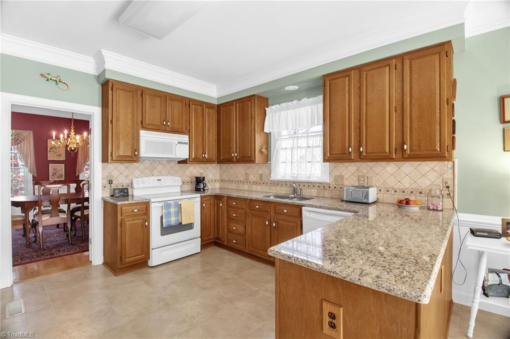 8115 Glengarriff Road Clemmons, NC 27012 - Photo 16 of 47