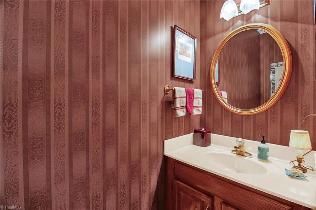 8115 Glengarriff Road Clemmons, NC 27012 - Photo 25 of 47 Powder room on main level