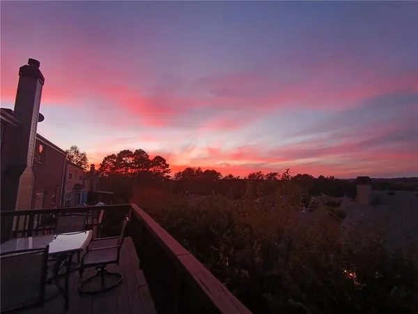 $684,000 | 2040 Hatteras Way Northwest, Atlanta, GA 30318