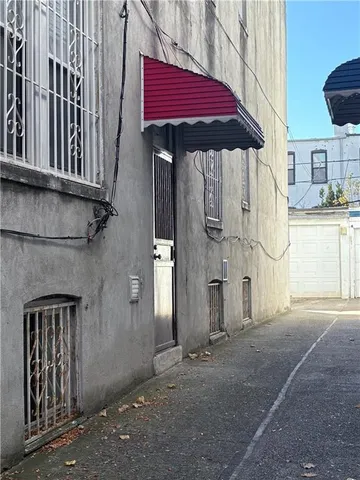 a view of a house with a bath tub