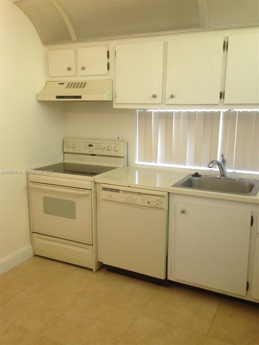 16909 North Bay Road, Unit 520 Sunny Isles Beach, FL 33160 - Photo 5 of 10