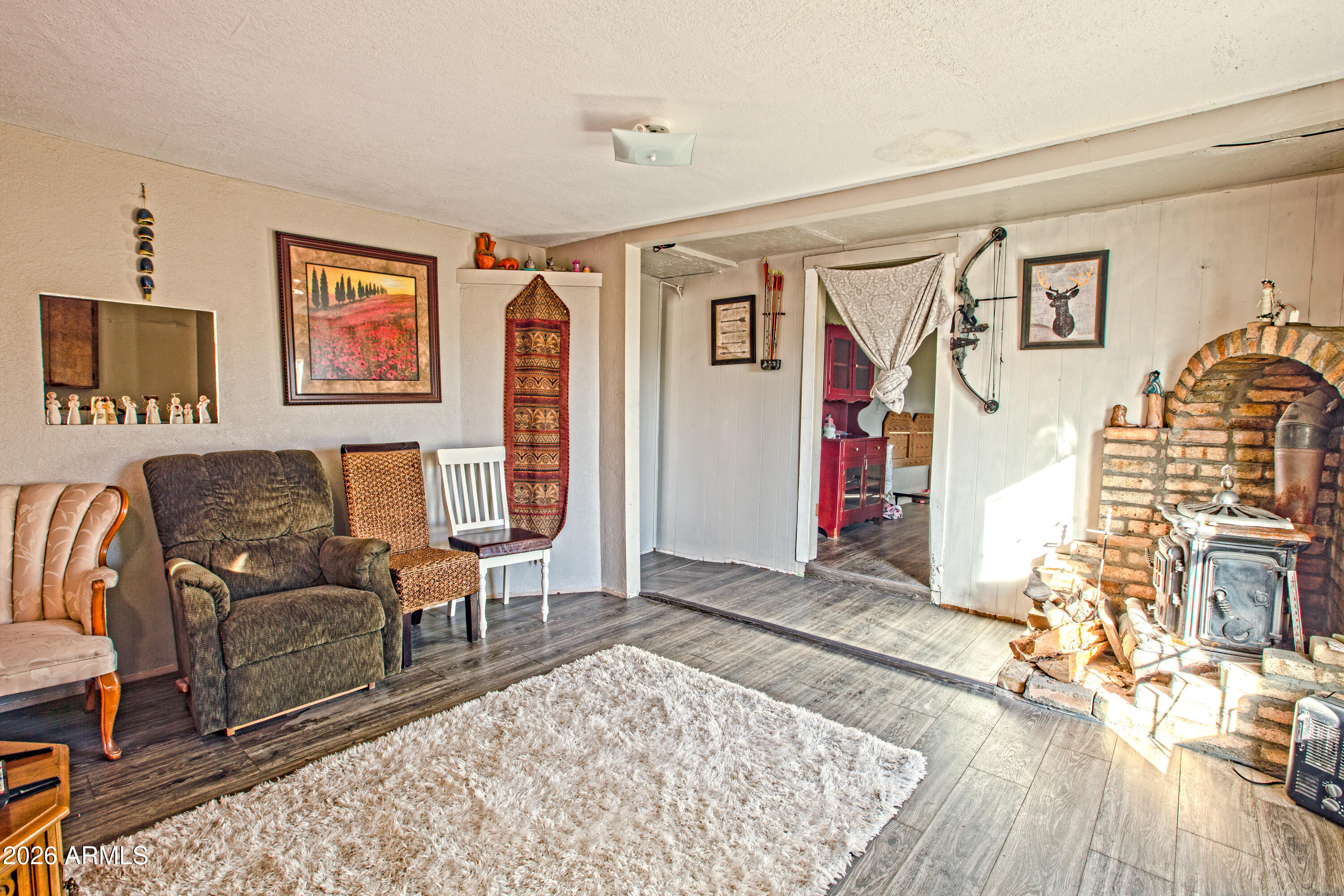 512 West Pinto Street Miami, AZ 85539 - Photo 14 of 27 a living room with furniture and wooden floor