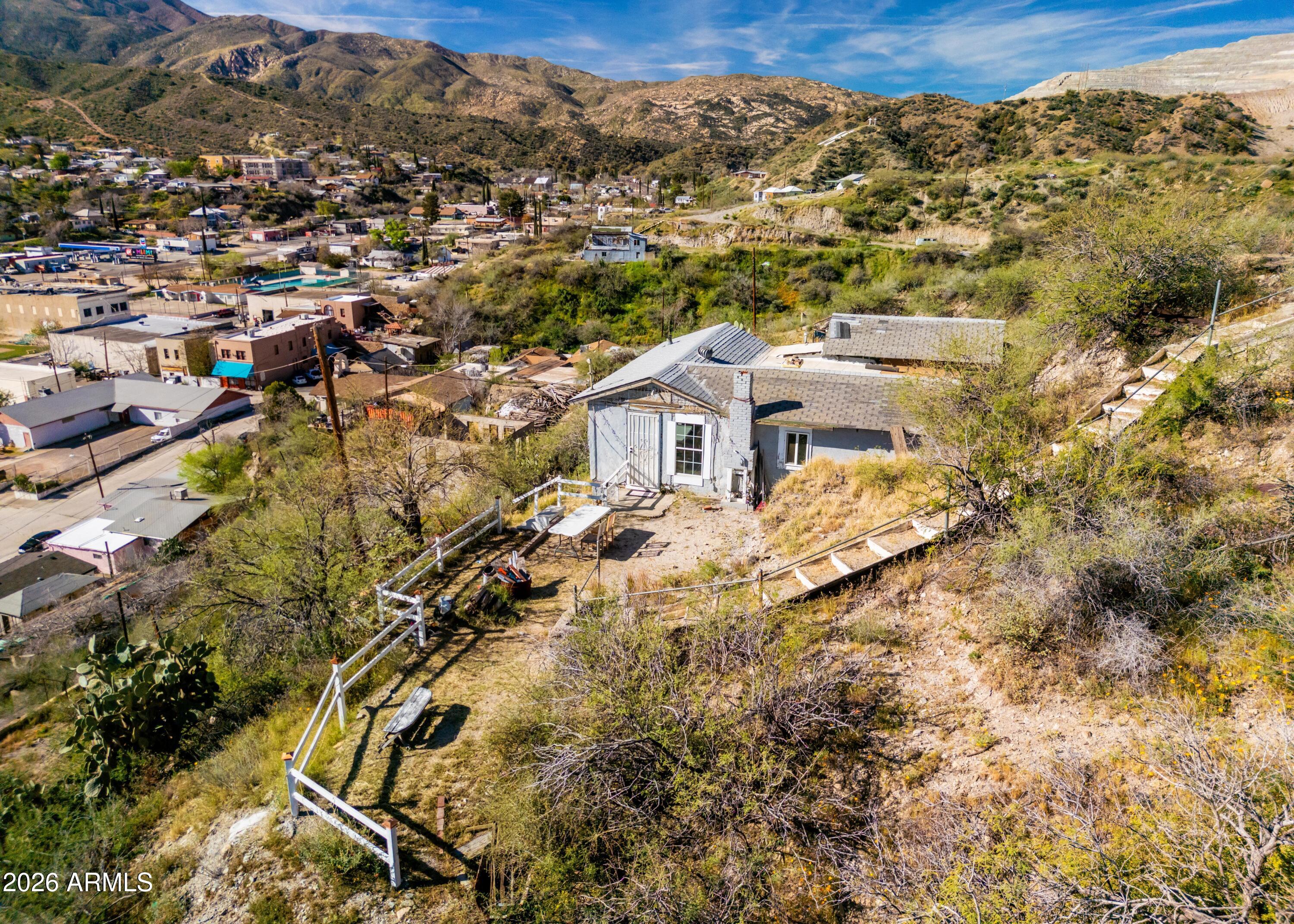 512 West Pinto Street Miami, AZ 85539 - Photo 10 of 27 a view of residential houses with yard and ocean view