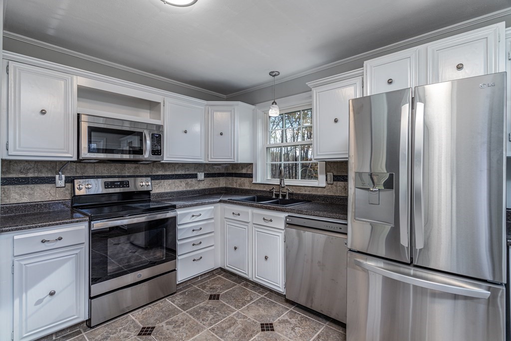 305 Petersham Road Phillipston, MA 01331 - Photo 7 of 42