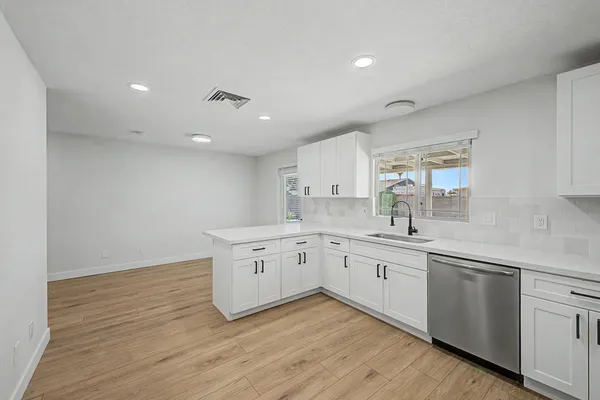 $3,000 | 2303 East Inverness Avenue, Mesa, AZ 85204