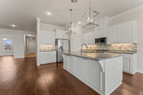 $479,700 | 36261 Belle Savanne Avenue, Geismar, LA 70734