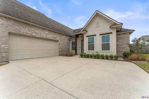 $479,700 | 36261 Belle Savanne Avenue, Prairieville, LA 70769