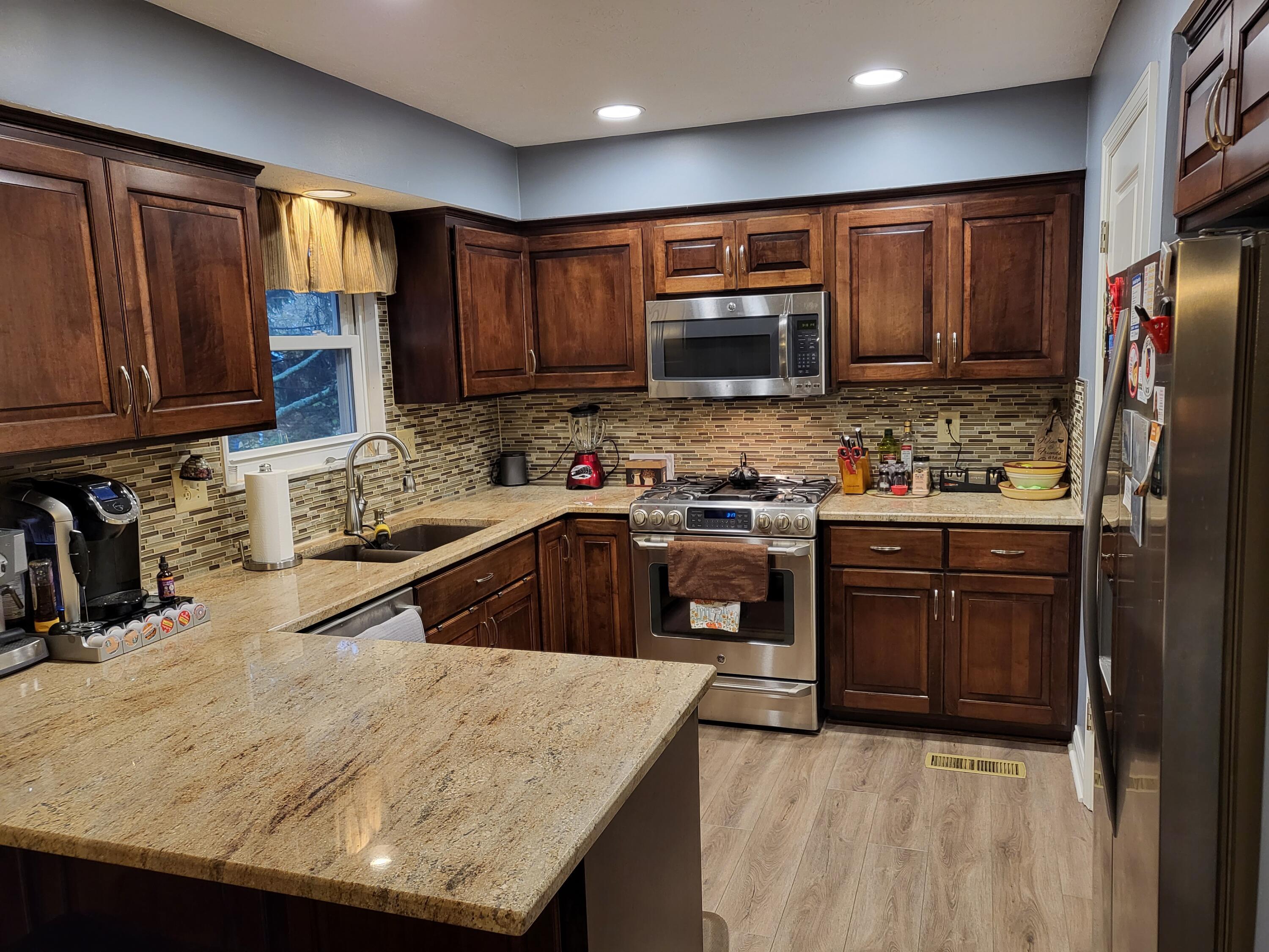 821 Riva Ridge Boulevard Columbus, OH 43230 - Photo 18 of 25 kitchen
