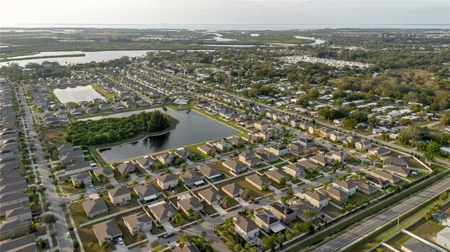 $455,000 | 304 Cascade Bend Drive, Ruskin, FL 33570