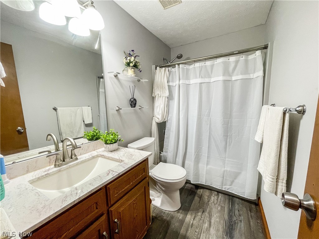 1231 Marks Road Brunswick, OH 44212 - Photo 17 of 30 Master Bathroom