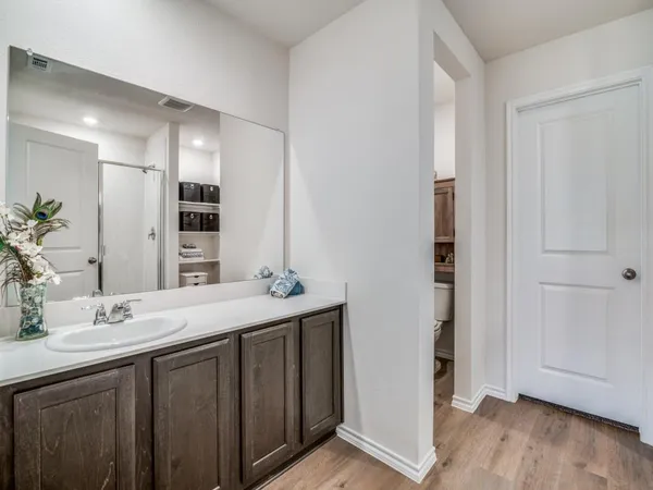 a view of an entryway with an empty room