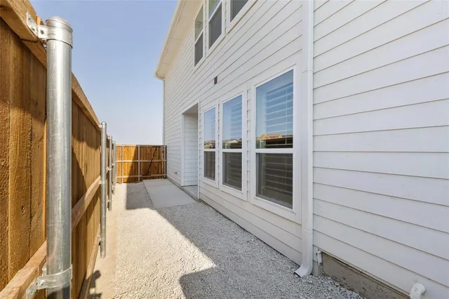 $2,400 | 3432 Vista Highlands Lane, Fort Worth, TX 76135