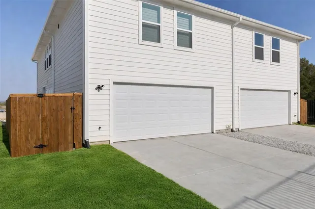 $2,400 | 3432 Vista Highlands Lane, Fort Worth, TX 76135