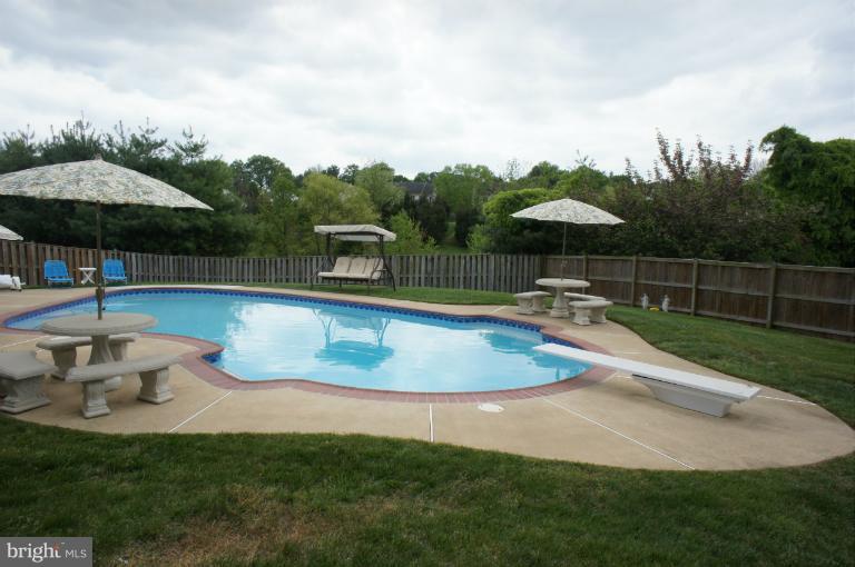 8029 Folkstone Road Manassas, VA 20111 - Photo 3 of 23 Exterior (Rear)