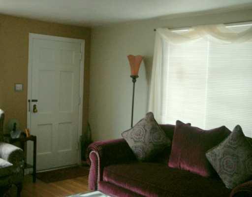 521 Ridgemont Drive Pittsburgh, PA 15220 - Photo 2 of 8 Living Room.