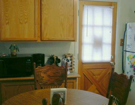 521 Ridgemont Drive Pittsburgh, PA 15220 - Photo 4 of 8 Kitchen.