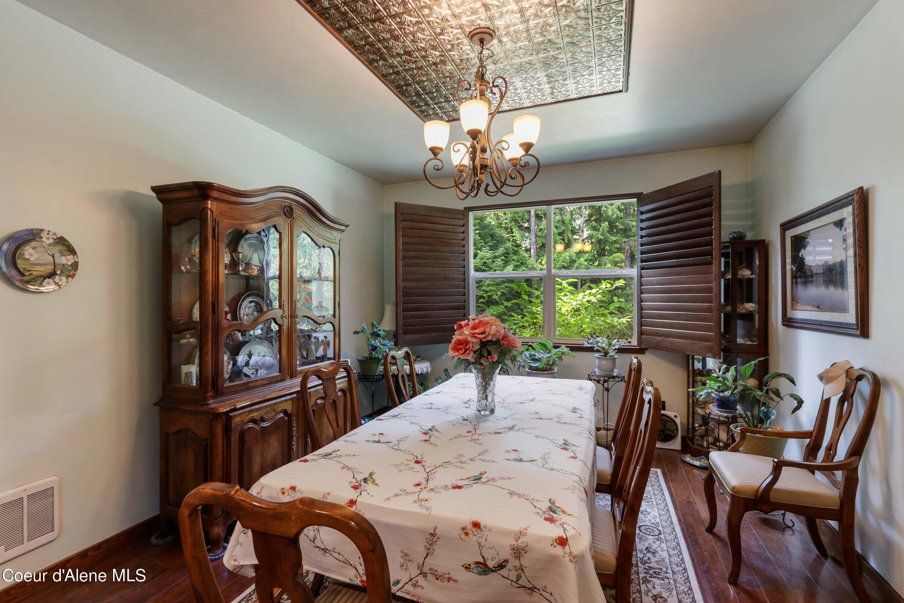 518 High Road Sandpoint, ID 83864 - Photo 17 of 57 Dining room