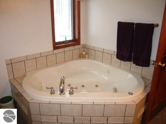 5657 Traverse Road Thompsonville, MI 49683 - Photo 11 of 15 1701297-10.JPG