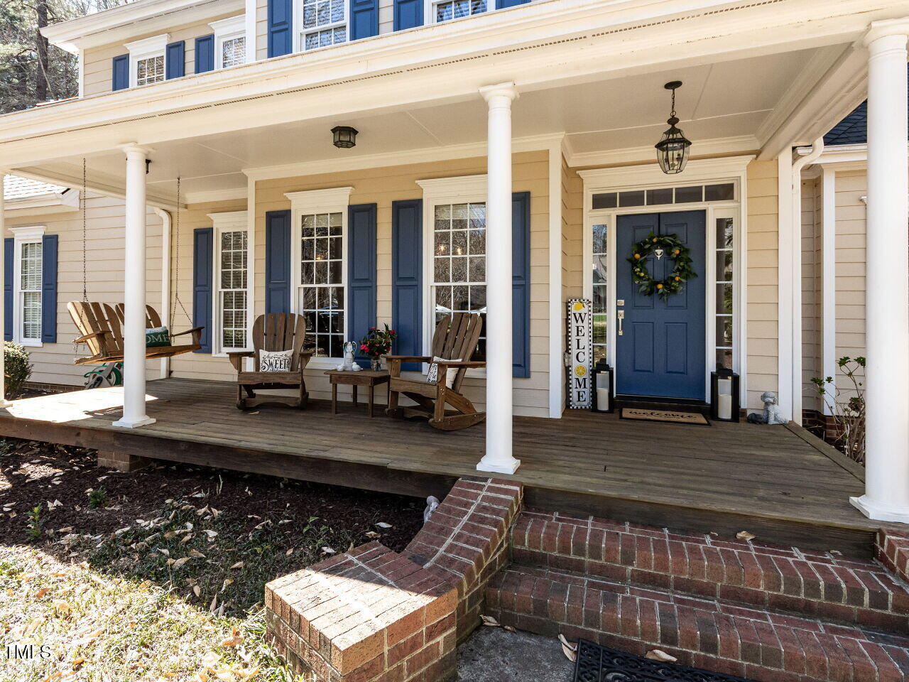 003-1280x960-front-porch