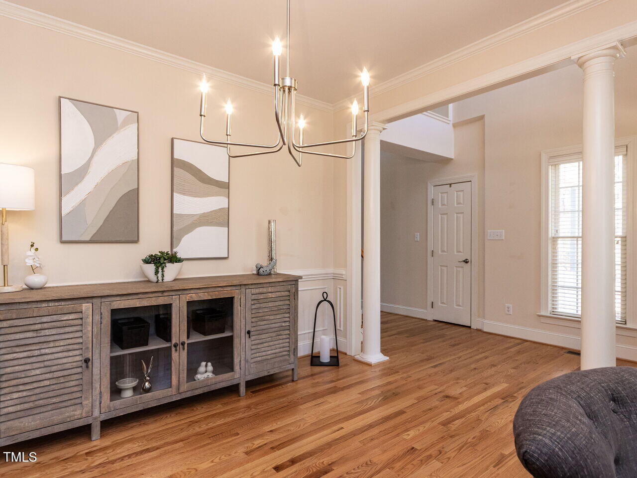 005-1280x960-dining-room